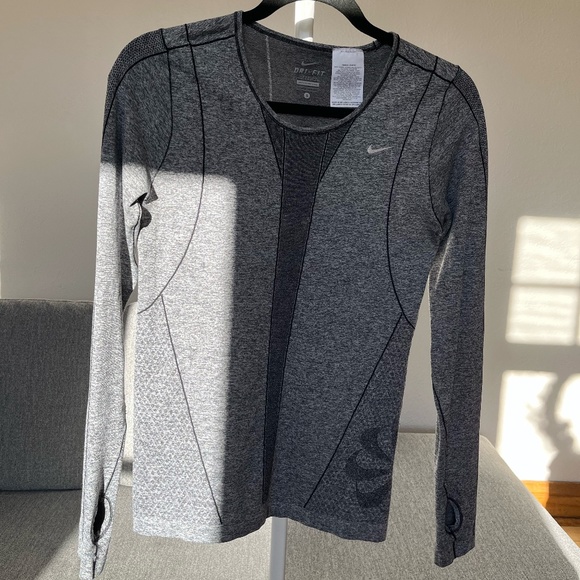 Nike Dri-FIT | Long-Sleeve Training Top - Picture 1 of 10